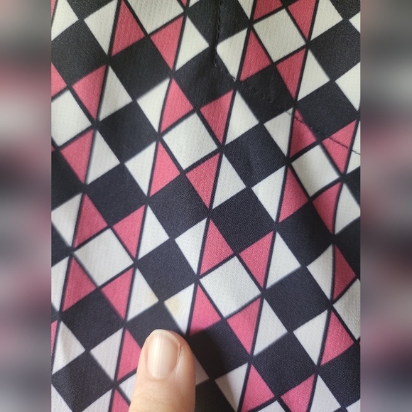 Nivo- Women's size 8- Golf Shorts- Pink, Black, White Geometric - Picture 11 of 14